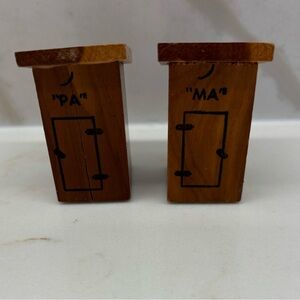 Vintage Wooden "Pa" and "Ma" Outhouse Salt & Pepper Shakers Great Smokey Mnts
